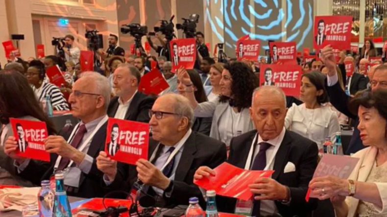 ‘Free İmamoğlu’ dövizini kaldırmayan DEM Parti Grup Başkanvekili Sezai Temelli’den açıklama