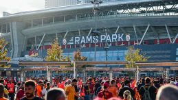 Galatasaraylı Taraftarlar Yerinde Duramadı