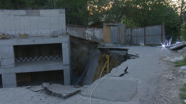 Gaziosmanpaşa’da Yol Çökmesi Olayı