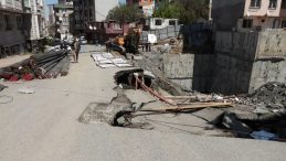 Gaziosmanpaşa’da Yol Çöktü, İki Bina Tahliye Edildi