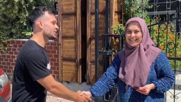 Geçmişte Yaşadıklarını Düşünerek Telefona Ulaştı