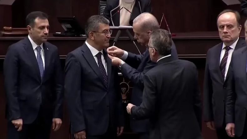 Gelecek Partisi’nden istifa eden Konya Milletvekili Hasan Ekici, AK Parti’ye katıldı