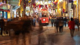 Gençliğin 20 Yıldaki Değişimi: Geçim Krizi, Umutsuzluk ve Göç