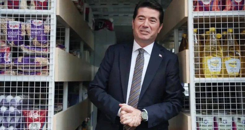 Gezici Halk Market Tüm İlçeye Gıda Dağıtıyor, Hem de Bedava