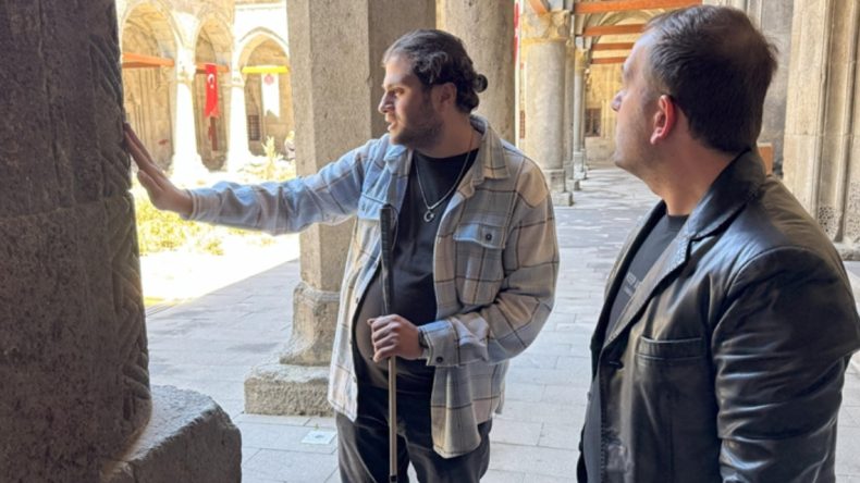 Görme Engelli Öğretmenden Tarihe Ses: “Görmeden Gitme”