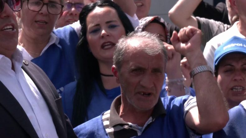 Grevdeki işçilere saldırı: ‘O da bizden biri, gülerek içeri girdi’