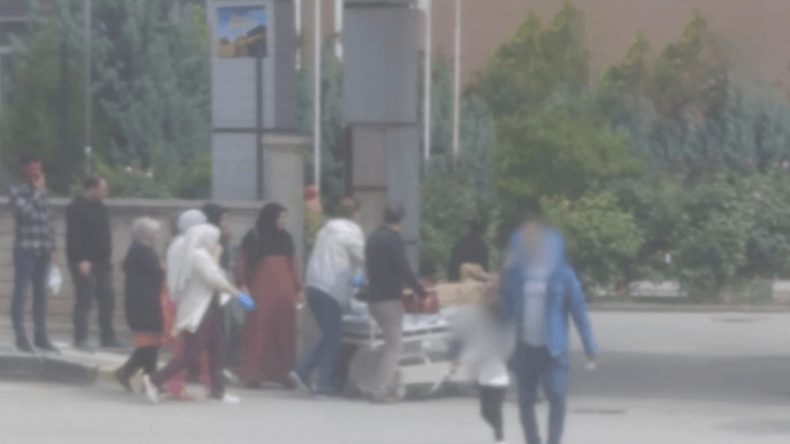 Hamile Kadın, Hastane Kapısına Ulaşamadan Sokakta Doğum Yaptı!
