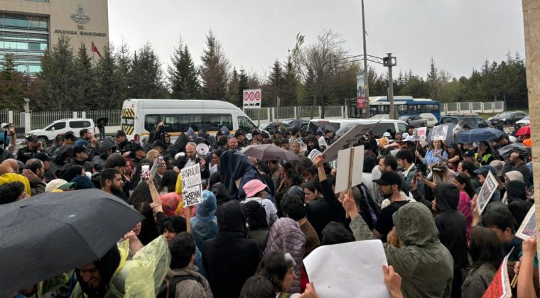 Hayvan Hakları Savunucularından AYM Önünde Protesto