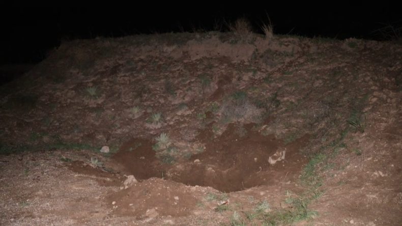 Hayvanlarını Otlatırken Battaniyeye Sarılı Ceset Buldu