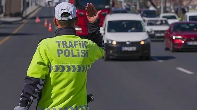 Heyelan Nedeniyle Ulaşıma Kapatıldı