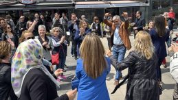 İhalenin İptal Edilmesini Göbek Atarak Kutladılar
