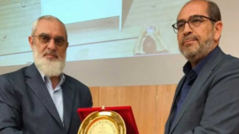 İl Milli Eğitim Müdürü, Nurettin Yıldız’a Plaket Verdi!