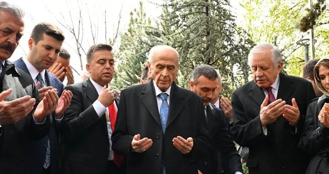 Bahçeli Türkeş'in kabrinde