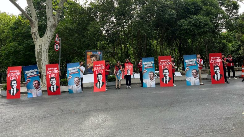‘İmamoğlu’na Özgürlük’ Pankartları, Sosyalist Enternasyonal Toplantısı’nın Yapıldığı Sokakta