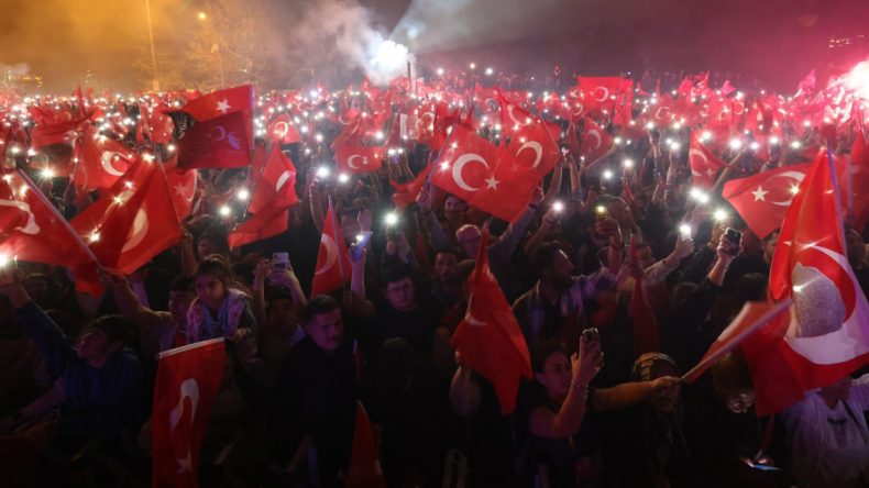 İmamoğlu’ndan Çağrı: Eline Türk Bayrağını Alan Gelsin