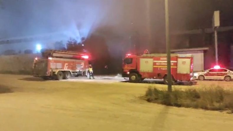 İnegöl OSB’de Korkutan Yangın: Orman Ürünleri Fabrikası Alev Aldı