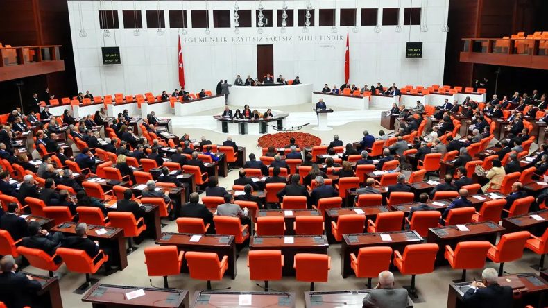 İnfaz Paketi Meclis’e Sunuldu: Covid Tahliyeleri Yok, Hasta ve Yaşlı Hükümlülere Tahliye Yolu Açıldı