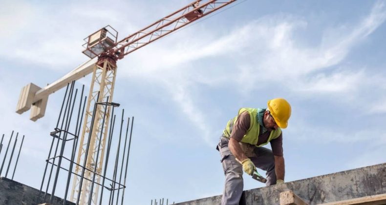 İnşaat işçisinin üzerine vinç devrildi: Ailesine 640 milyon dolar tazminat ödenecek
