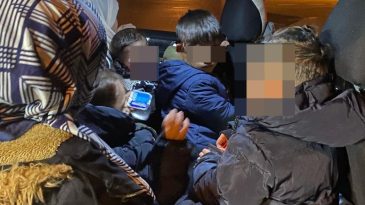 İnsan Kaçakçılarına Operasyon: Çoluk Çocuk 13 Kişi Bir Arabada