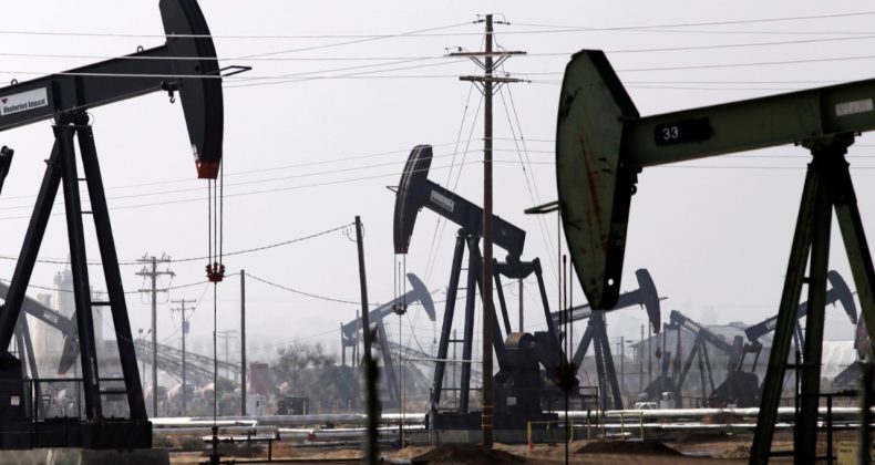 İran’dan Petrol Alan Ülkelere Yaptırım Uygulaması