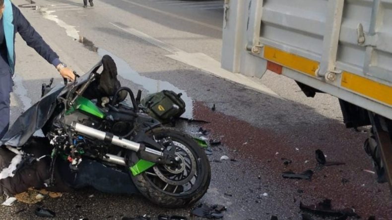 Işıklarda Korkunç Kaza: Motosiklet Sürücüsü Hayatını Kaybetti