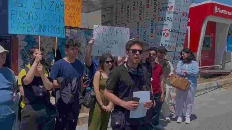 İstanbul Gelişim Üniversitesi Öğrencilerinden ‘Zam’ Eylemi!