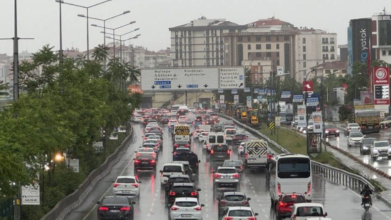 İstanbul’da Trafik Sorunları Yaşanıyor