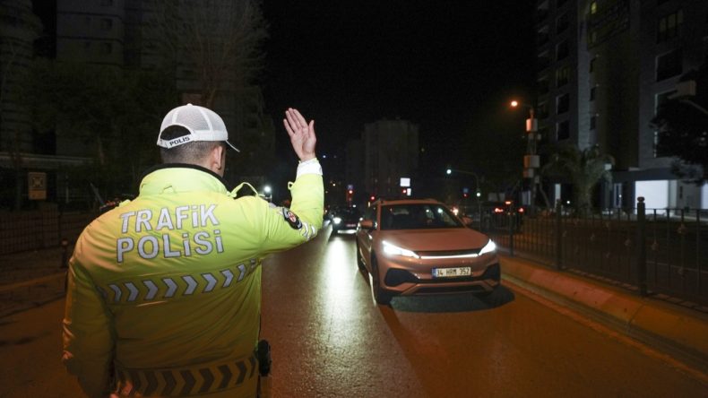İzinsiz Çakar Kullanan 39 Sürücüye Ceza Verildi