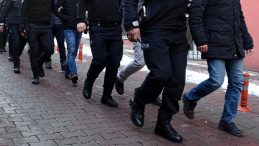 İzmir’de Kaçakçılık Operasyonu: Kaçak Malzeme Stokları Ortaya Çıktı
