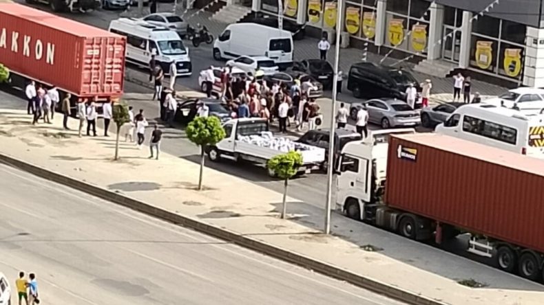 İzmir’de Otomobile Silahlı Saldırı: 3 Kişi Hayatını Kaybetti