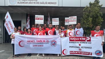 İzmir’de Sağlık Çalışanlarının Eylemi: Bakanlık Sorunları Görmezden Geliyor