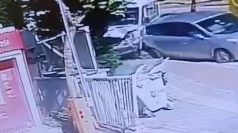 Kaldırımda Beklerken Hayatını Kaybetti: Servis Minibüsü Çarptı
