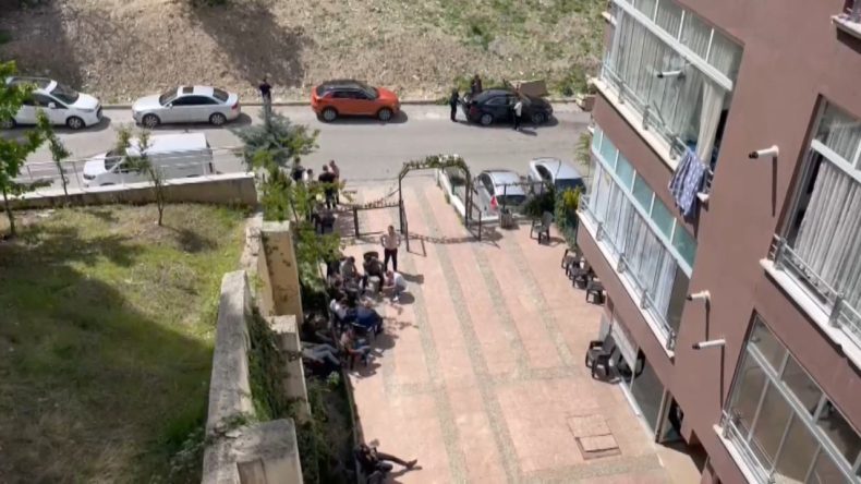 Kanser Hastası Adam Eşini Vurduktan Sonra İntihar Etti