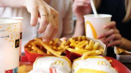 Kiliseden McDonald’s’a İhtar: Hisselerimizi Satarız