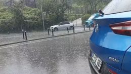 Kimse Beklemiyordu: İstanbul’da Aniden Dolu Yağdı