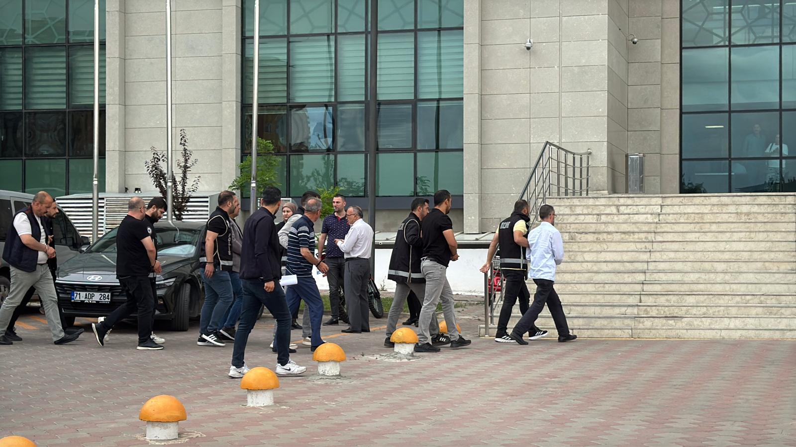 Tutuklanan eski başkan ve diğer şüpheliler