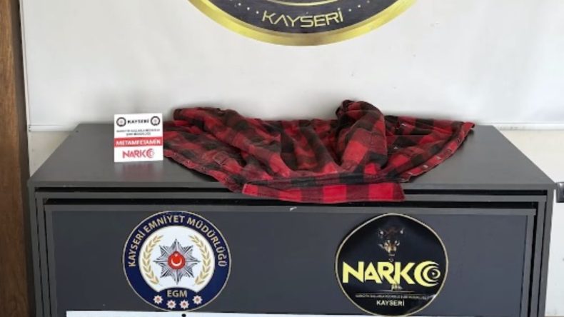 Kıyafette Saklanan 1.4 Kilo Metamfetamin Ele Geçirildi