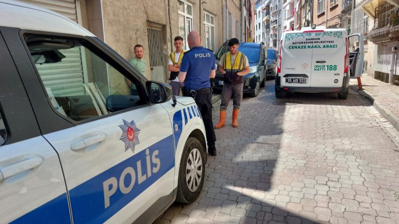 Komşuları Endişe Edip Şikayet Etti, Öldüğü Anlaşıldı