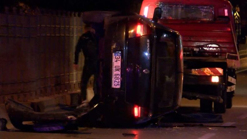 Kontrolü Kaybeden Sürücü Devrilen Otomobilden Savruldu