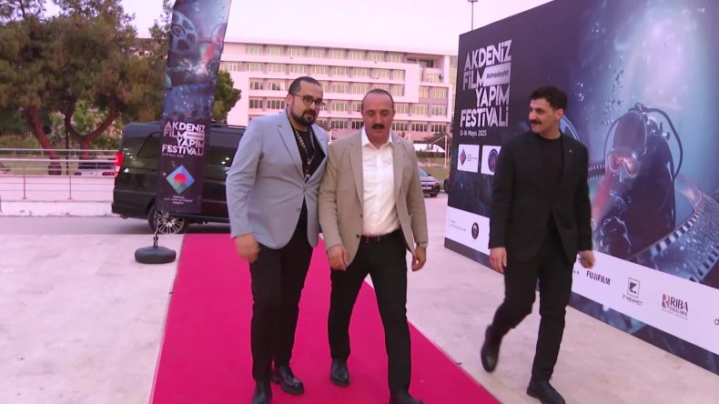 Konyaaltı Belediye Başkanı Kotan, Birincilik Ödülünü Taktim Etti