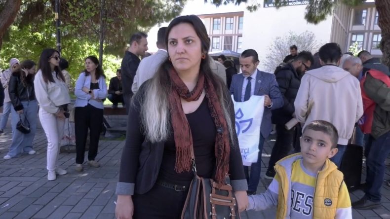 KPSS’de Başarıya Rağmen Atama Bekleyen Öğretmenlerin Yüzleştiği Zorluklar