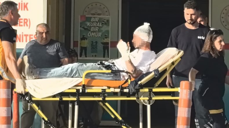 Laf Atma Kavgasında Kafasından Bıçaklandı