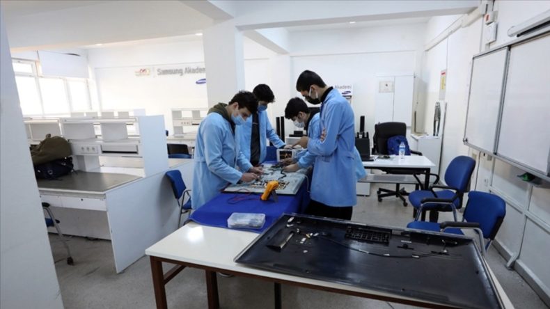 Lise Eğitimi Üzerine Tartışmalar: İş Dünyası Endişeli