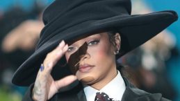 Met Gala’da Stil Konuşulmadı: Rihanna Hamile Olduğunu Duyurdu!
