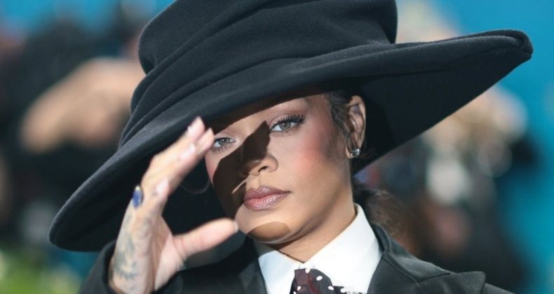 Met Gala’da Stil Konuşulmadı: Rihanna Hamile Olduğunu Duyurdu!