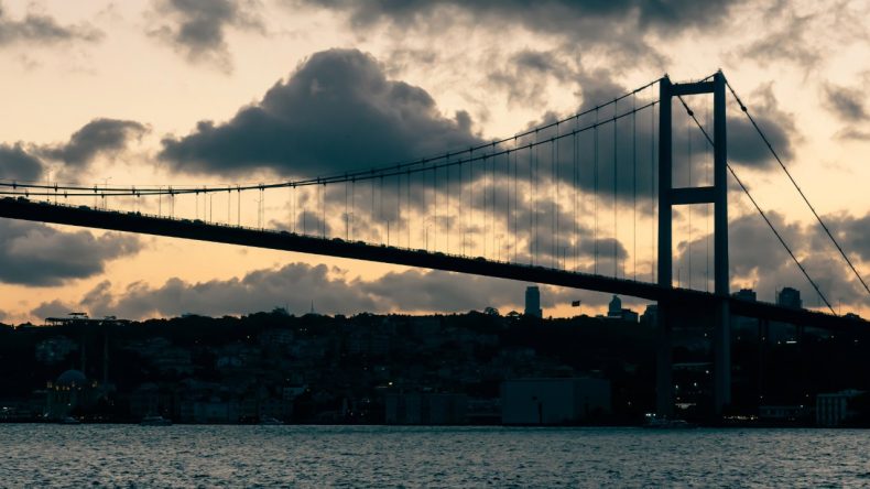 Meteoroloji, Ankara ve İstanbul için Saat Vererek Uyardı: Çamur Yağışı Geliyor