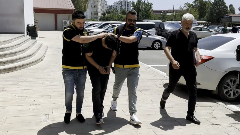Mezarlıkta Hırsızlık Olayı: Suçüstü Yakalandı