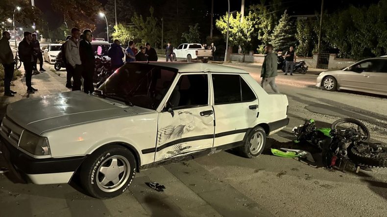 Motosiklet ile otomobil çarpıştı, sürücüler yaralandı