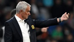 Mourinho Sinirlendi: Peş Peşe Aynı Yanıtı Verdi