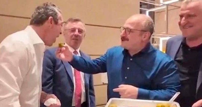 Mustafa Varank, Ali Koç’a Baklava İkram Etti